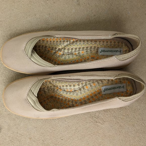 Size 7 Wide- Grasshoppers Slip On Short/Low Wedge 🌈 - Picture 3 of 4